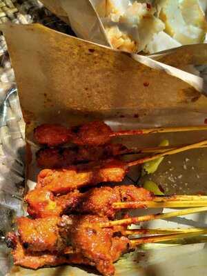 Sate Babi Bawah Pohon