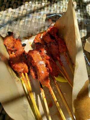 Sate Babi Bawah Pohon