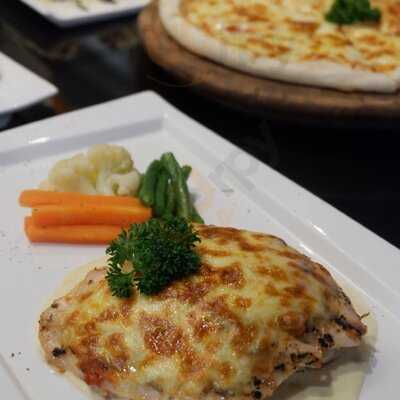 Bloeming Bar & Resto