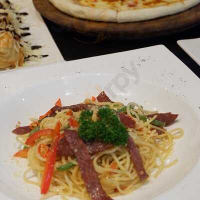 Bloeming Bar & Resto