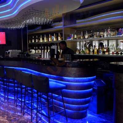 Bloeming Bar & Resto