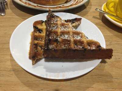 Brownfox Waffle & Coffee