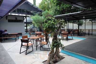 Jomo Coffee Eatery & Roastery