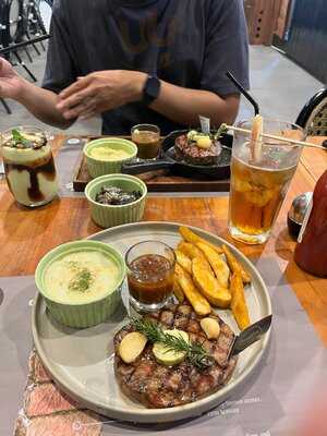 Justus Steak House Paskal 23