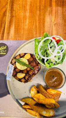 Justus Steak House Paskal 23