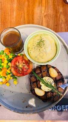 Justus Steak House Paskal 23