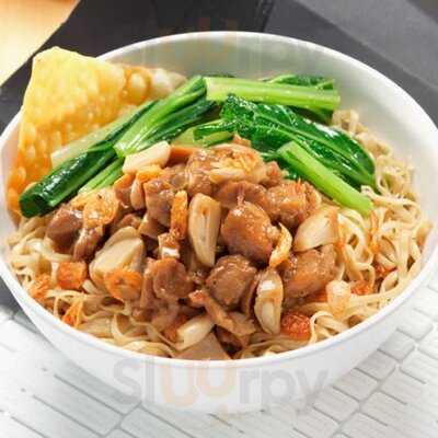 Bakmitopia Green Pramuka Square