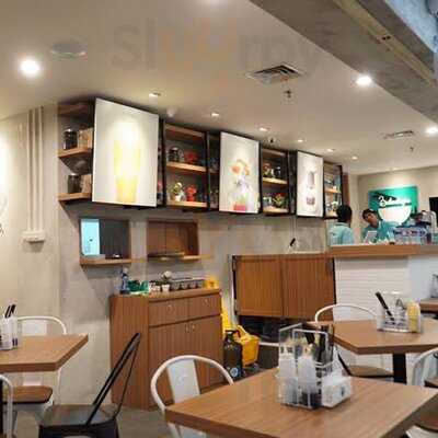 Bakmitopia Green Pramuka Square