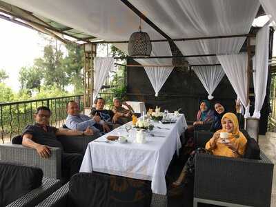 The Peak Resort Dining