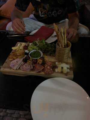 Rosso Vivo Dine & Lounge