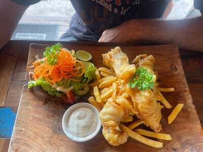 Lucky Dar Bar & Restaurant