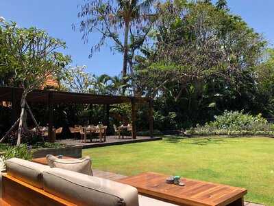 Herbs & Stones Garden Restaurant