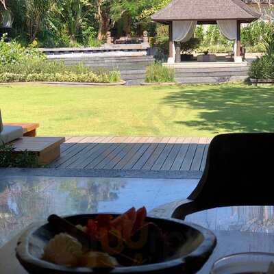 Herbs & Stones Garden Restaurant