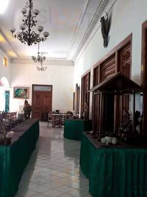 Ndalem Ngabean Resto & Butik