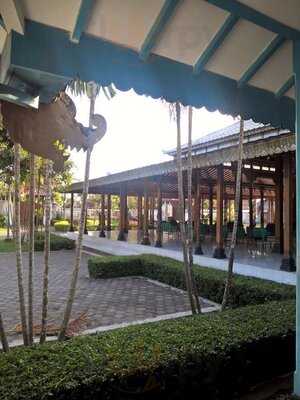 Ndalem Ngabean Resto & Butik