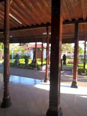 Ndalem Ngabean Resto & Butik