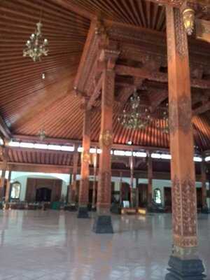 Ndalem Ngabean Resto & Butik