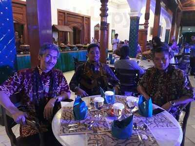 Ndalem Ngabean Resto & Butik