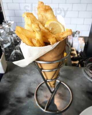 Pizza è Birra Sports Bar Setiabudi One