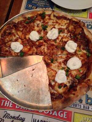 Pizza è Birra Sports Bar Setiabudi One