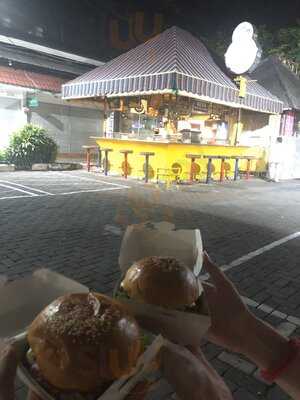 Skooby Hotdogs & Burgers