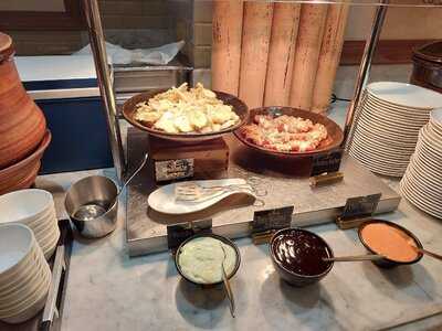 Signatures Restaurant