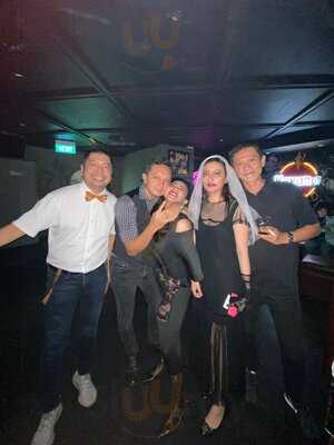 Tiga Puluh Music Bar + Lounge