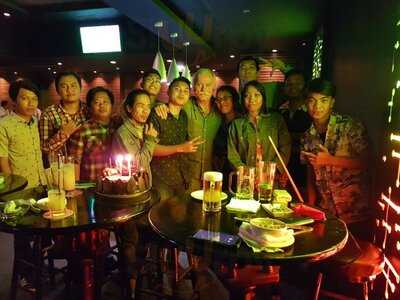 Tiga Puluh Music Bar + Lounge