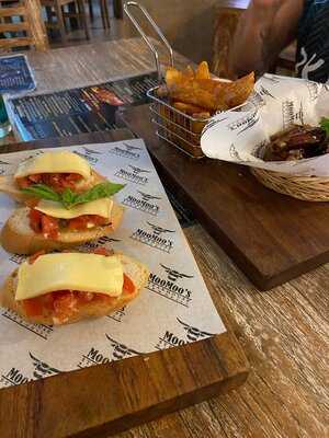 Moo Moos Steakhouse Bar And Grill