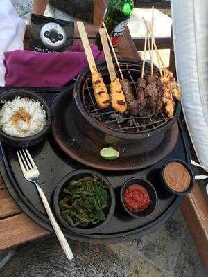 Capris Beachfront Bar & Restaurant