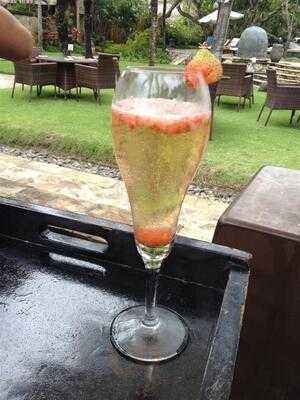 Capris Beachfront Bar & Restaurant