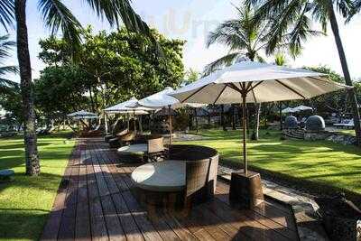 Capris Beachfront Bar & Restaurant
