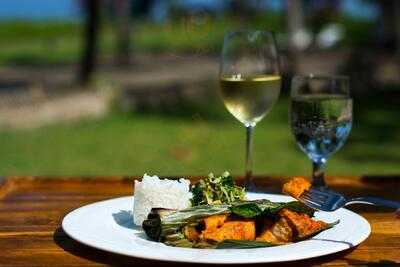 Capris Beachfront Bar & Restaurant