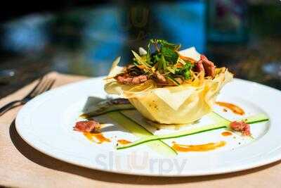 Capris Beachfront Bar & Restaurant