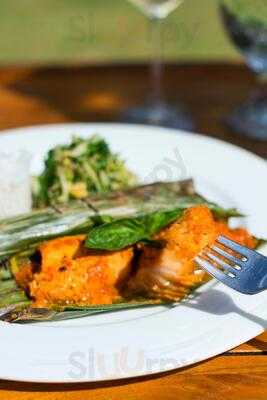 Capris Beachfront Bar & Restaurant