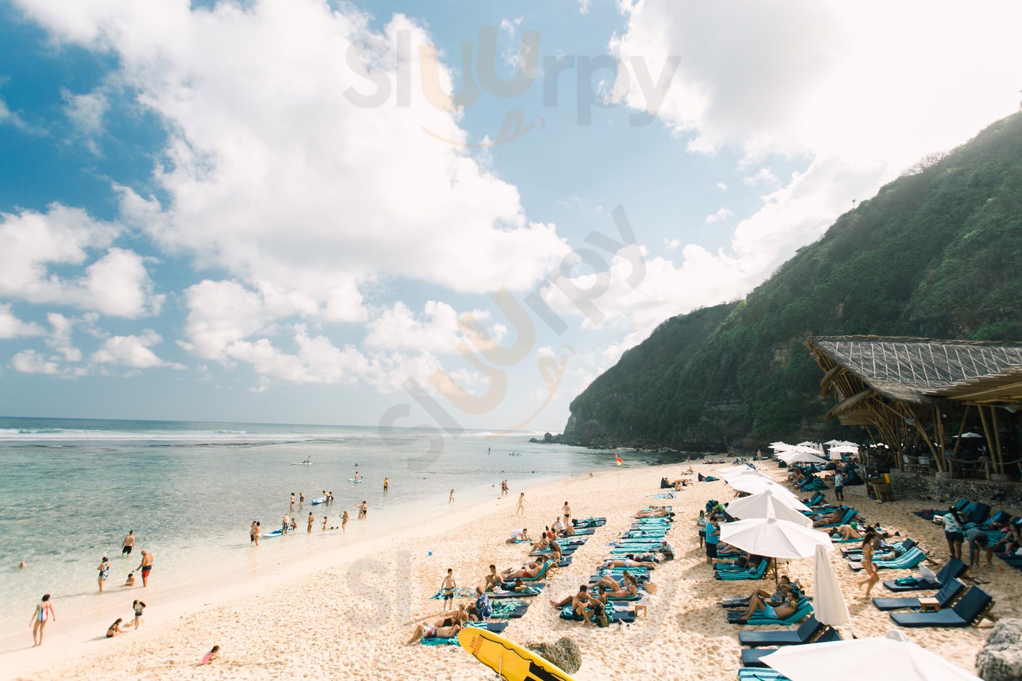 Sundays Beach Club