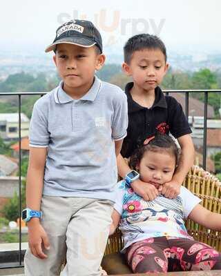 Sierra Cafe & Lounge