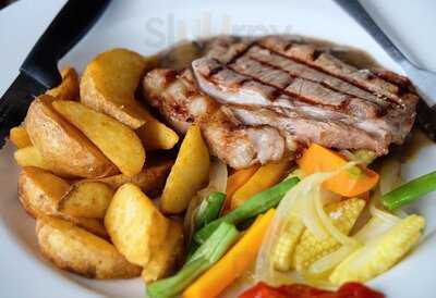 Sierra Cafe & Lounge