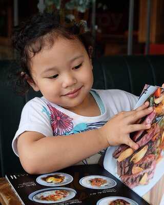 Sierra Cafe & Lounge