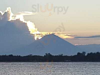 Adeng Adeng Beach Bar