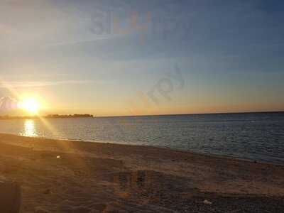 Adeng Adeng Beach Bar