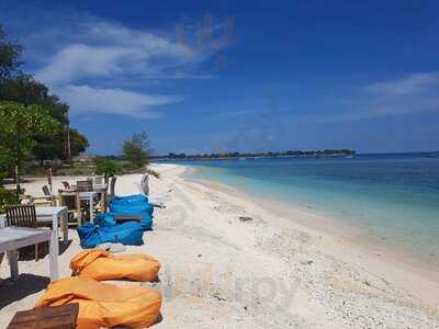 Adeng Adeng Beach Bar