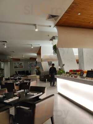 Collage All Day Dining