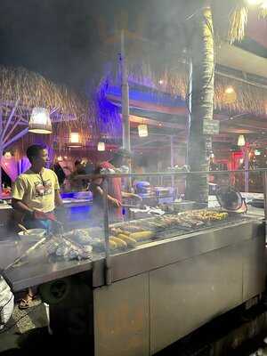 Zipp Bar Restaurant & Bungalows