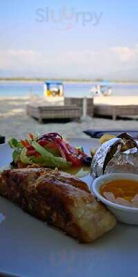 Zipp Bar Restaurant & Bungalows