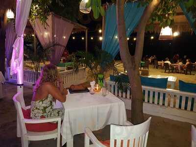 Zipp Bar Restaurant & Bungalows