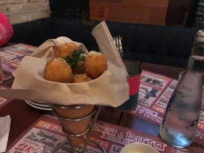 Pizza E Birra Sports Bar Paris Van Java