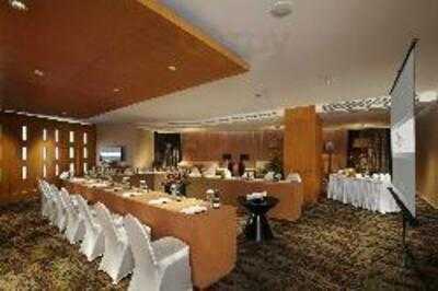 Oakroom Restaurant & Bar