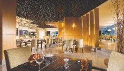 Oakroom Restaurant & Bar