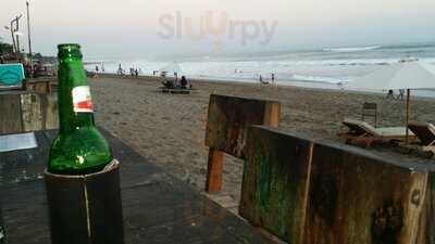 Warung Pantai Batu Belig